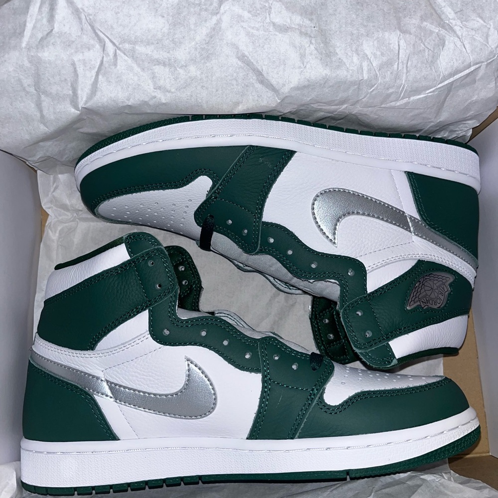 AIR JORDAN 1 RETRO HIGH OG SIZE 9M or 10.5W